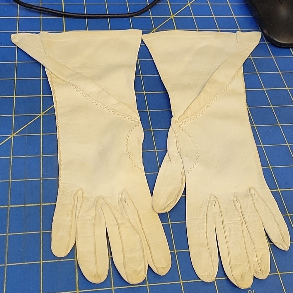 Vintage Creamy White Leather Glovesw 12" Cuff To Finger Tips